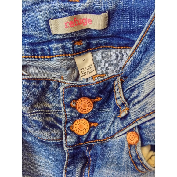 ❌SOLD❌ Refuge Distressed Jeans 👖 - Picture 5 of 5